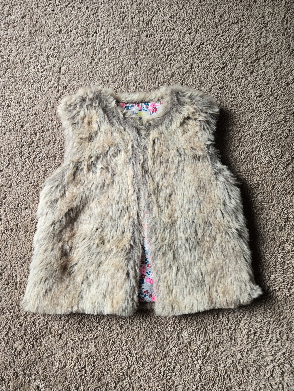 Genuine Kids OshKosh Faux Fur Floral Vest 4T 5T